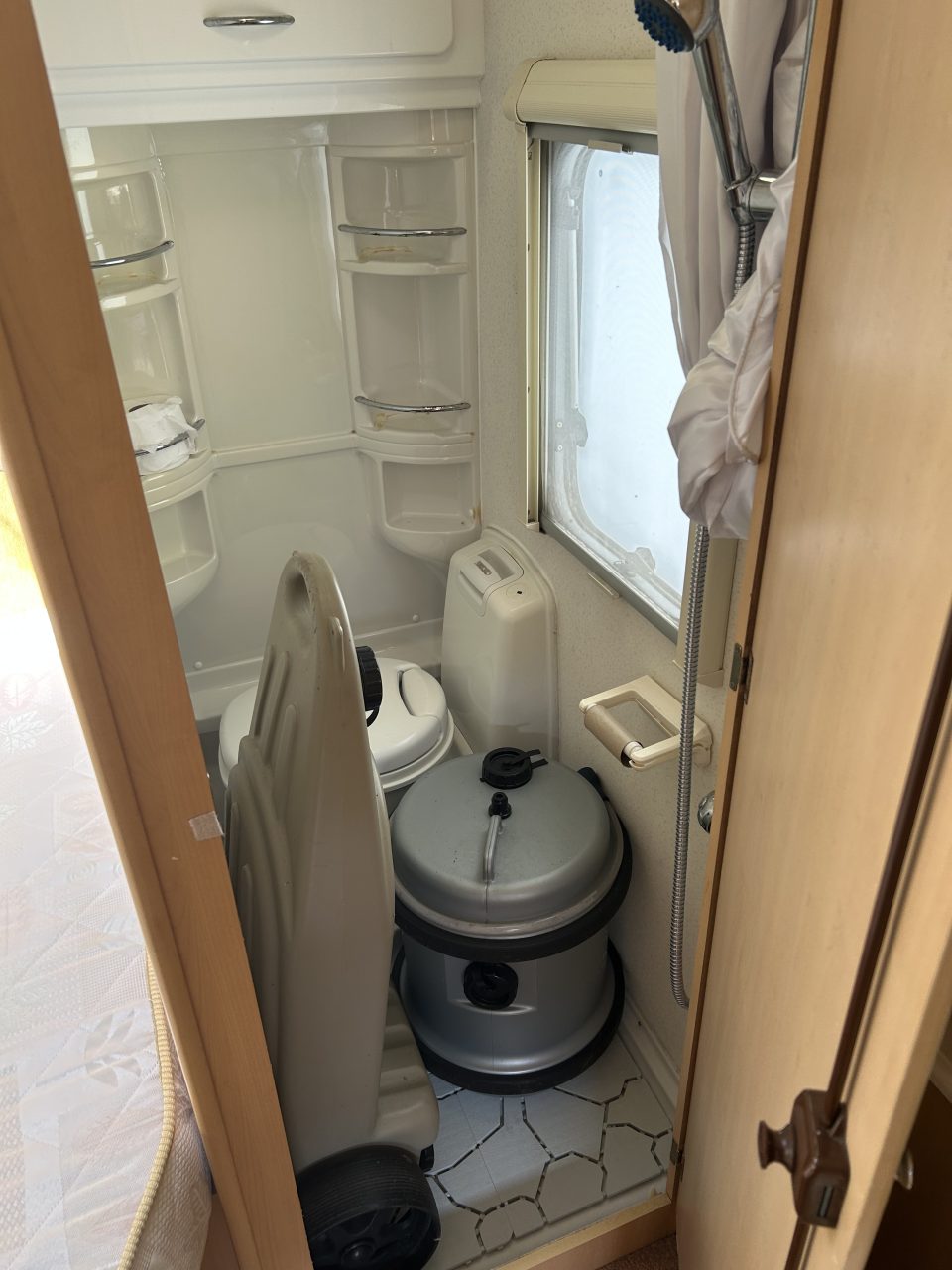 COACHMAN AMARA 530/4 2004 FIXED BED SOLD - Image 6
