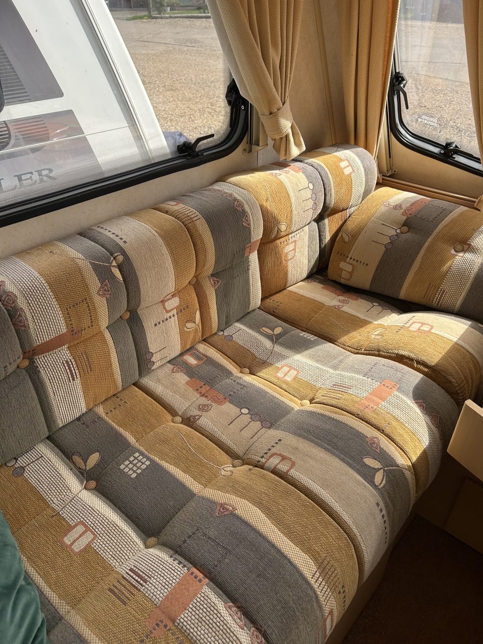 COACHMAN AMARA 530/4 2004 FIXED BED SOLD - Image 11
