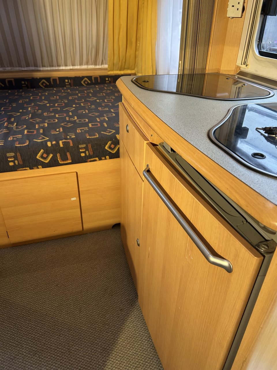 TEC TOUR 400D 2005 FIXED BED SOLD - Image 3