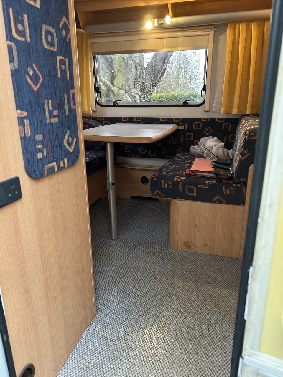 TEC TOUR 400D 2005 FIXED BED SOLD - Image 10