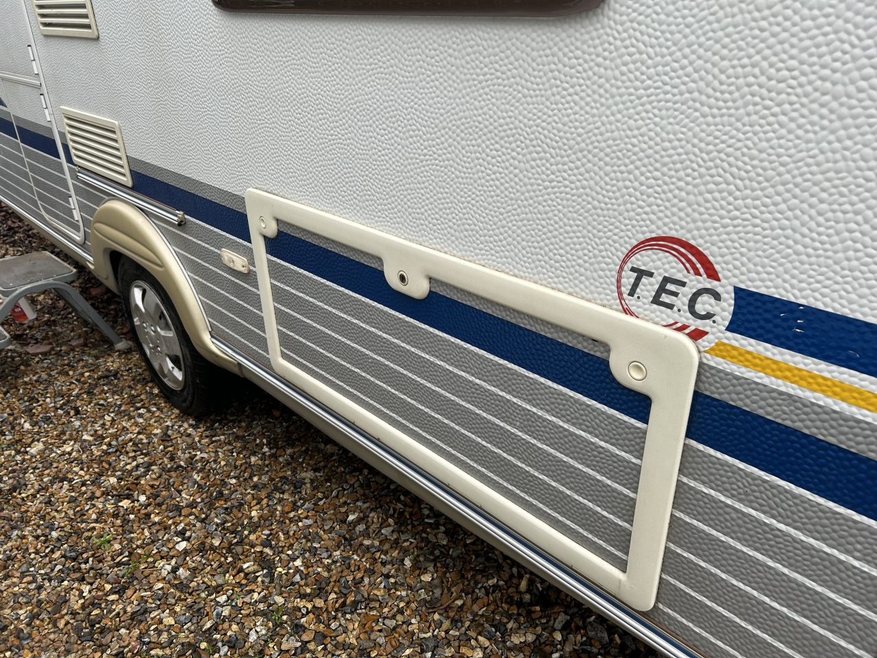 TEC TOUR 400D 2005 FIXED BED SOLD - Image 17